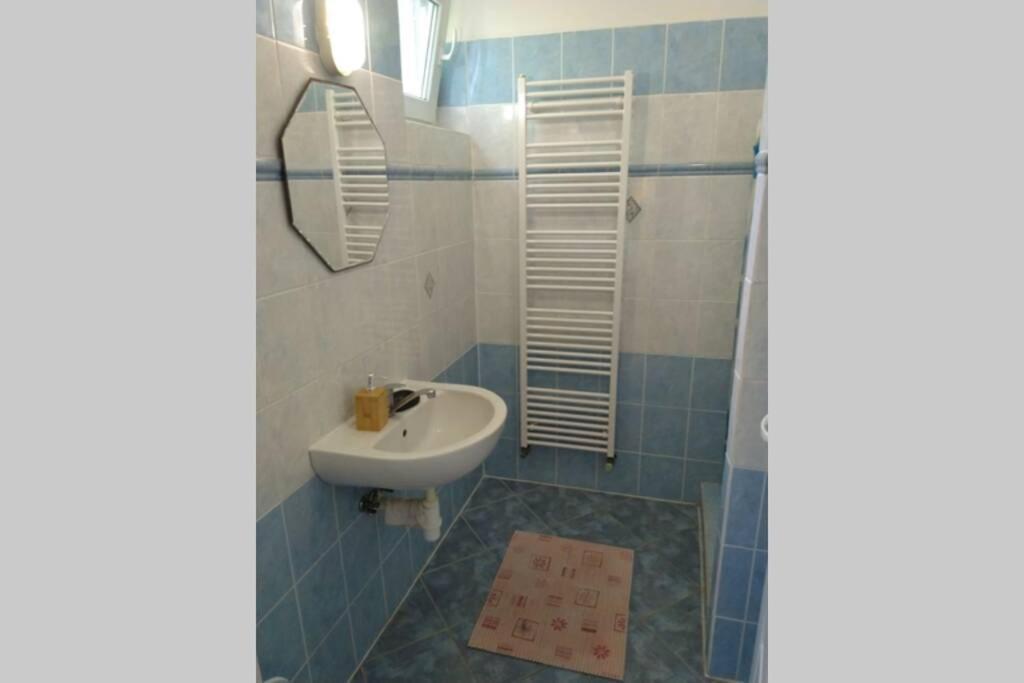 Hannah - Relax Dom Pod Orechom I4 *